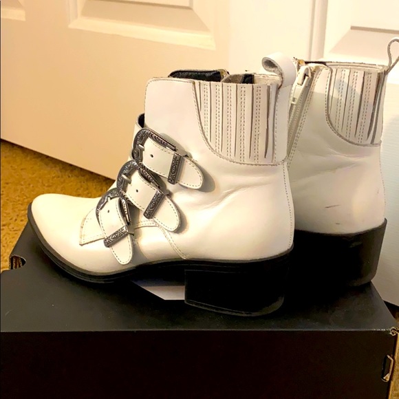 Steve Madden Funky Western Boots - Picture 4 of 8